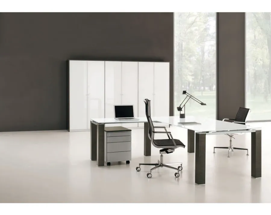 Skrivebord til kontor