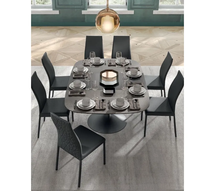 Udtrækkeligt spisebord